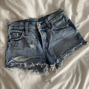 LEVI’S 501 JEAN SHORTS